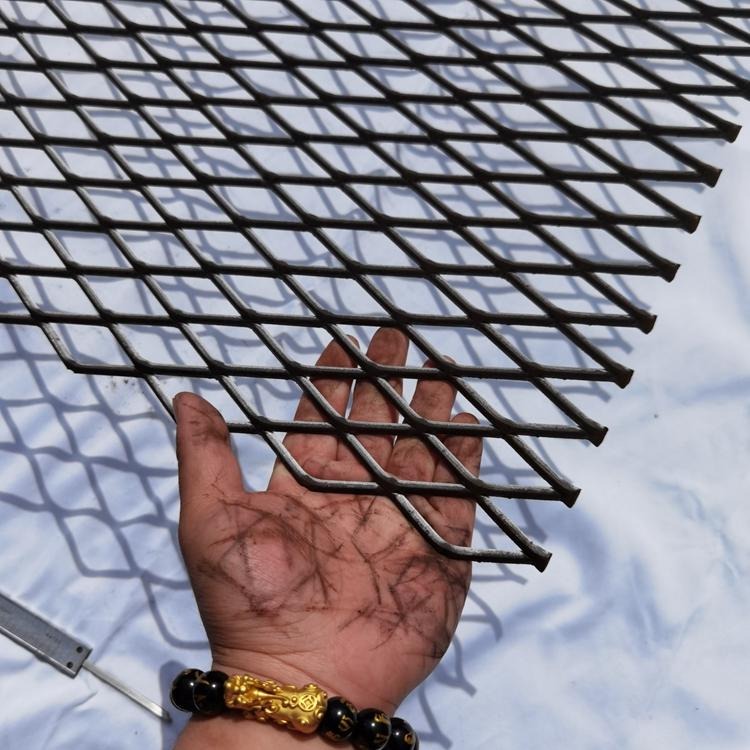 钢板网现货装饰吊顶喷塑钢丝网 金属板冲剪拉伸菱形钢板网铭久厂家可定制图片