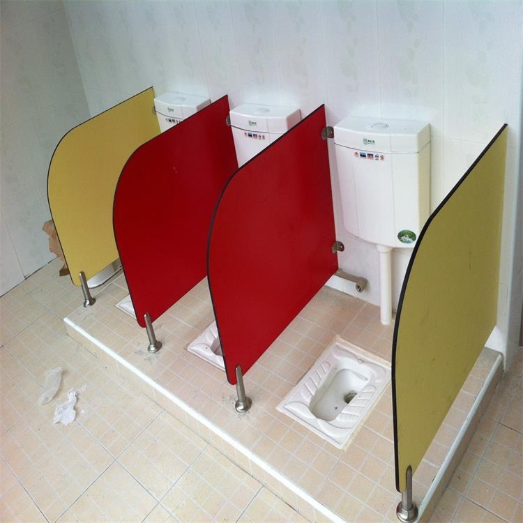 幼儿园卫生间隔断板  实芯PVC板卫生间隔墙  卡通厕所门  森蒂