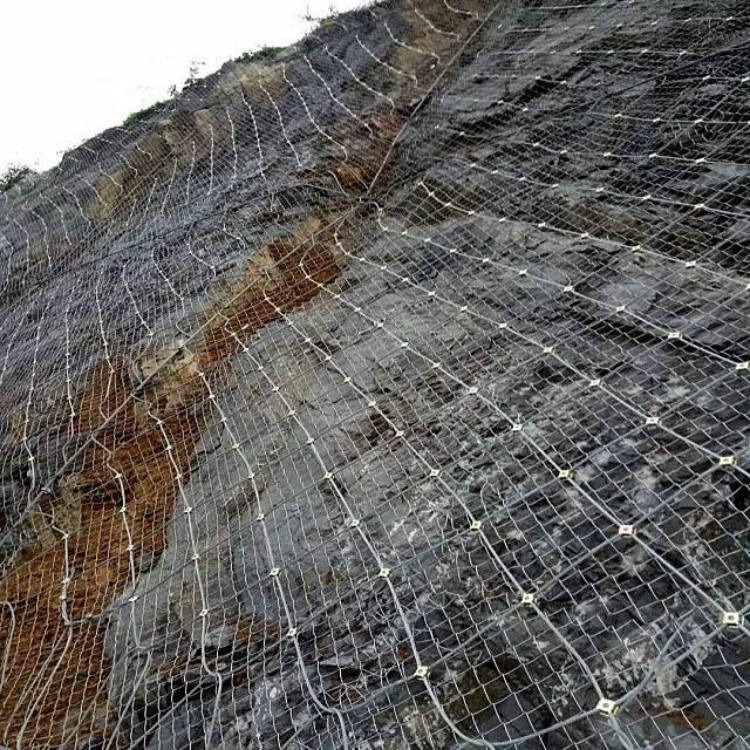 岩石坡面主动防护网 喷播植草菱形勾花网一平米价格 在线报价 亚奇厂家直发