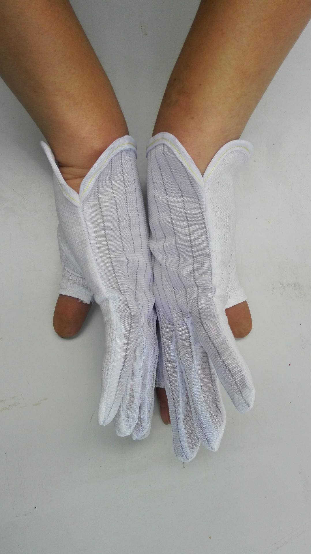 供应高品质  防静电棉毛点塑  防滑  断指手套示例图5