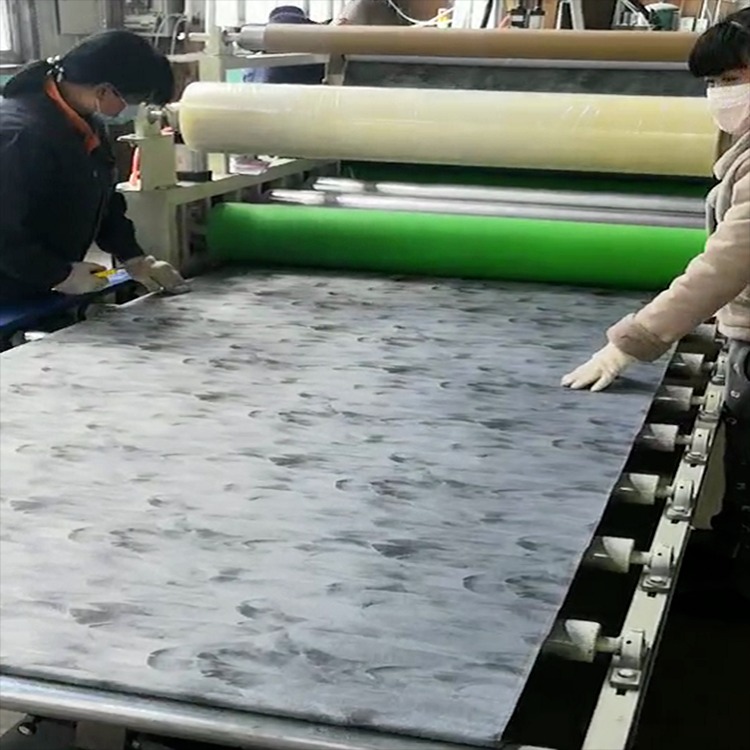 塑料板木质板贴面机 平面大板贴纸机 木纹纸pvc膜木饰面贴面机 地毯卷复合贴卷机厂家图片