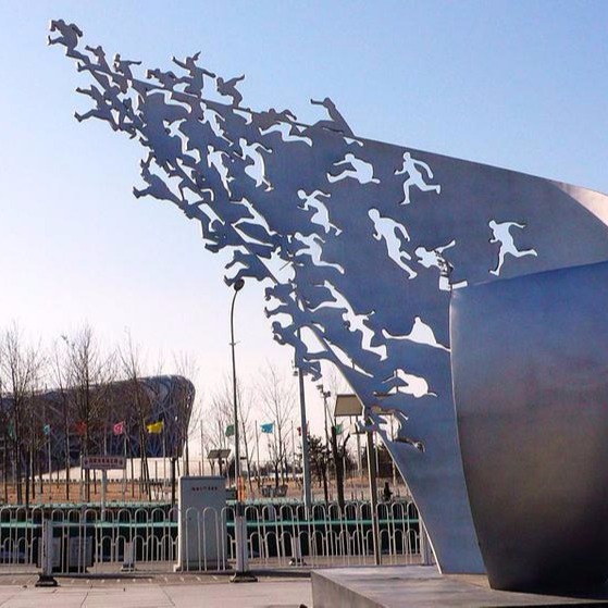 国润雕塑 不锈钢体育雕塑 大型镂空人物雕塑 户外广场摆件 怪工匠定制