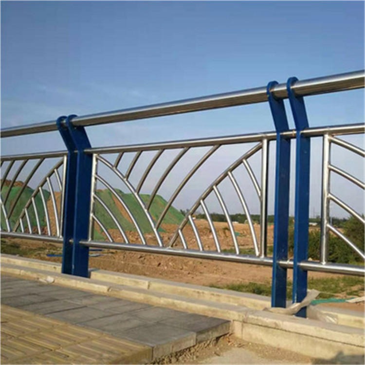 304不锈钢桥梁两侧护栏 山道边护栏 市政道路防撞护栏 聚晟灯光护栏生产