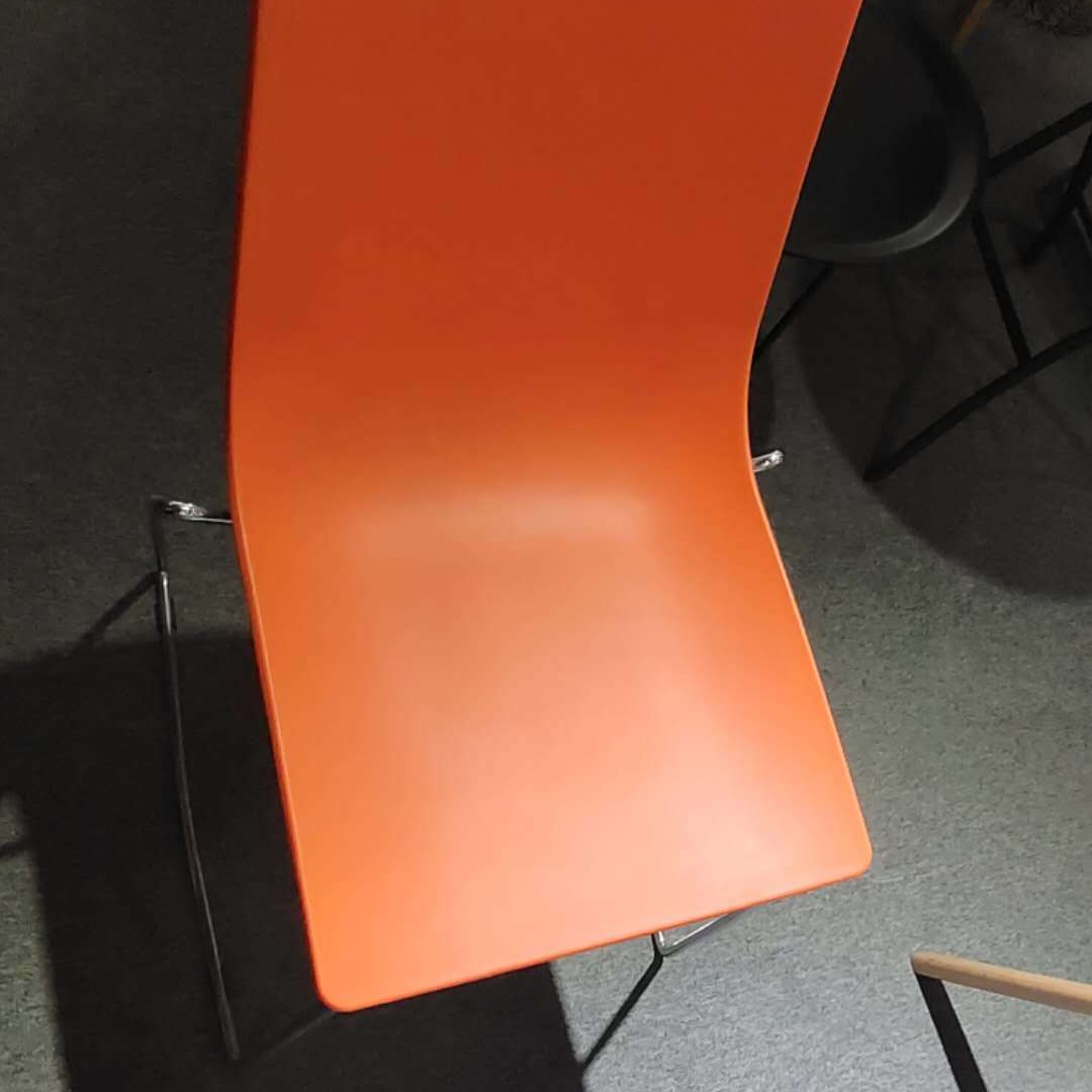 深圳迪佳家具餐桌椅 户外咖啡餐桌椅 网红饮品桌椅 咖啡连锁餐桌椅 带扶手塑料餐椅 工程定制