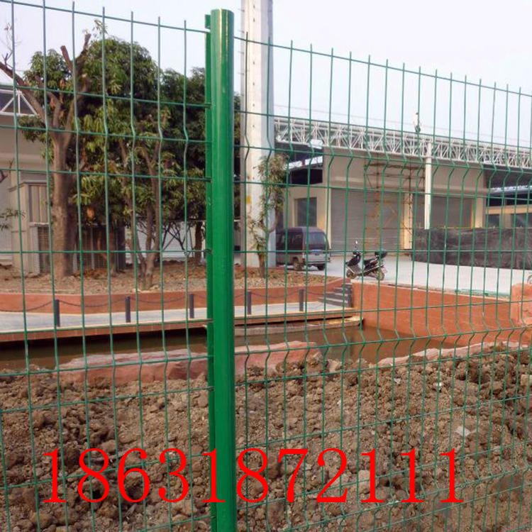 龙润桃形柱围栏网三角折弯桃形柱护栏用于市政公共场所隔离网防护栏