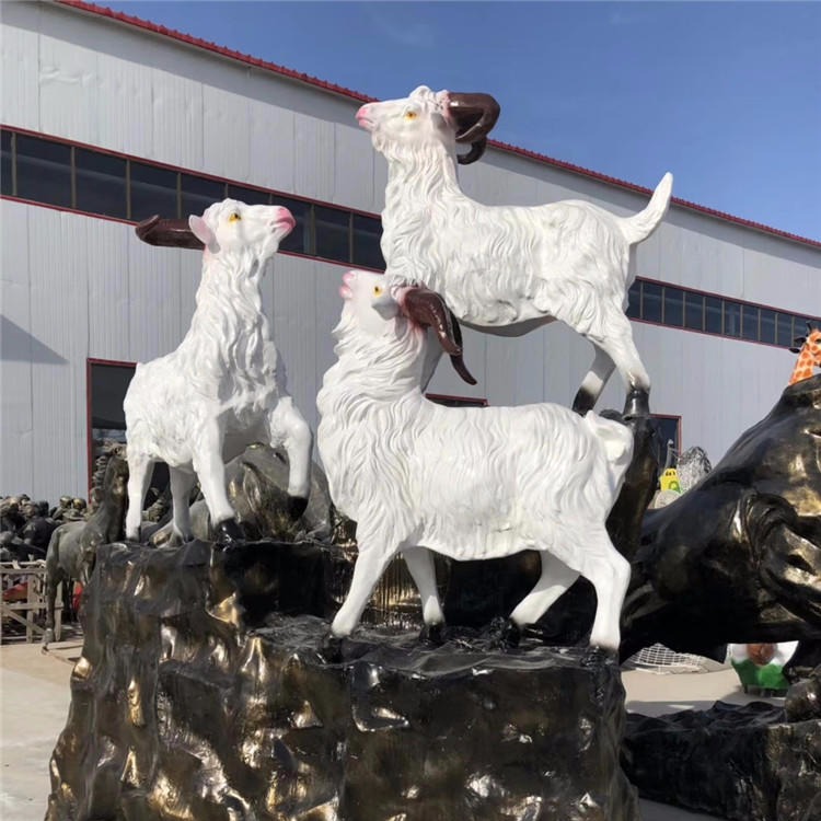 玻璃钢山羊雕塑 公园草地羊群雕塑小品 仿真山羊雕塑现货发售 唐韵园林图片