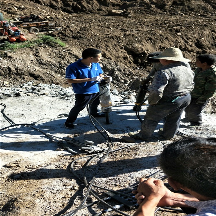 乌海硅石矿开挖遇到硬岩石石料开采制造商售后服务愚公斧YGF-5000