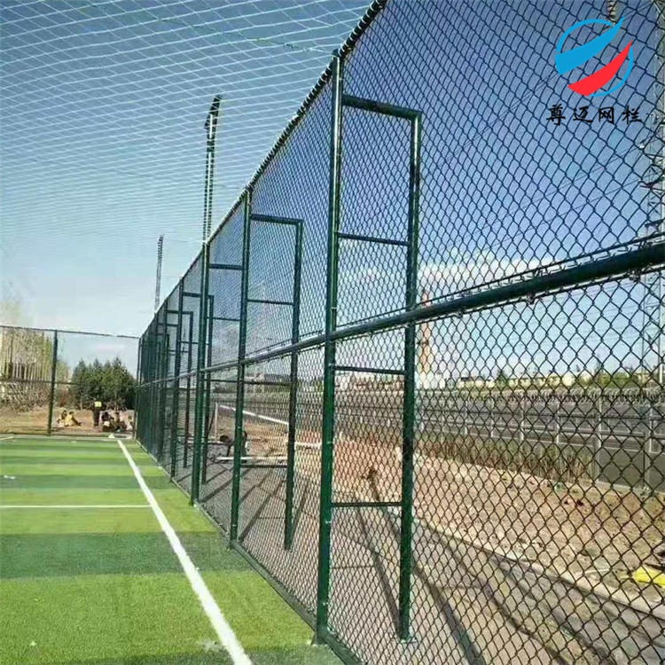 河南球场围栏厂家 足球运动场隔离网 操场网球场地围网 篮球场围栏网 体育场护栏现货