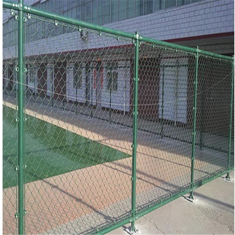 体育场绿色勾花护栏网 运动场篮球场围网 室外球场围栏厂家