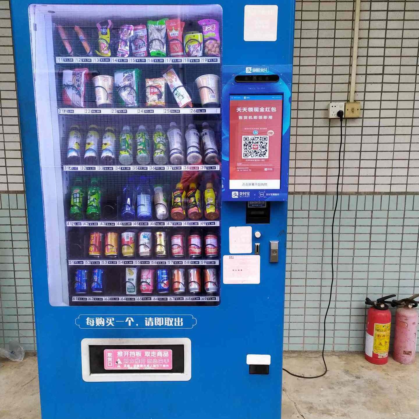 深圳光明区可乐无人自动售货机