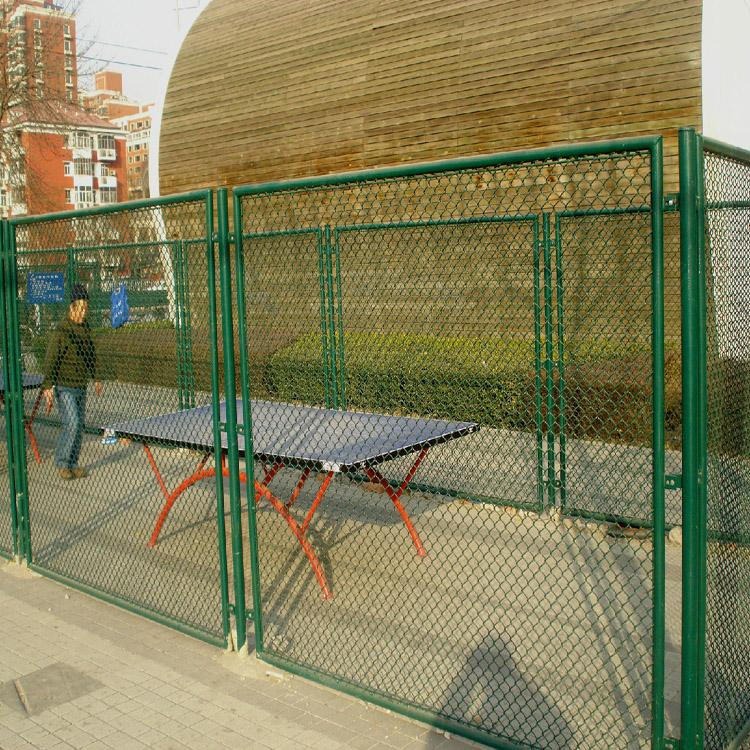 草绿色乒乓球场围网   钩挂式球场围网   迅鹰球场围网简易安装方式