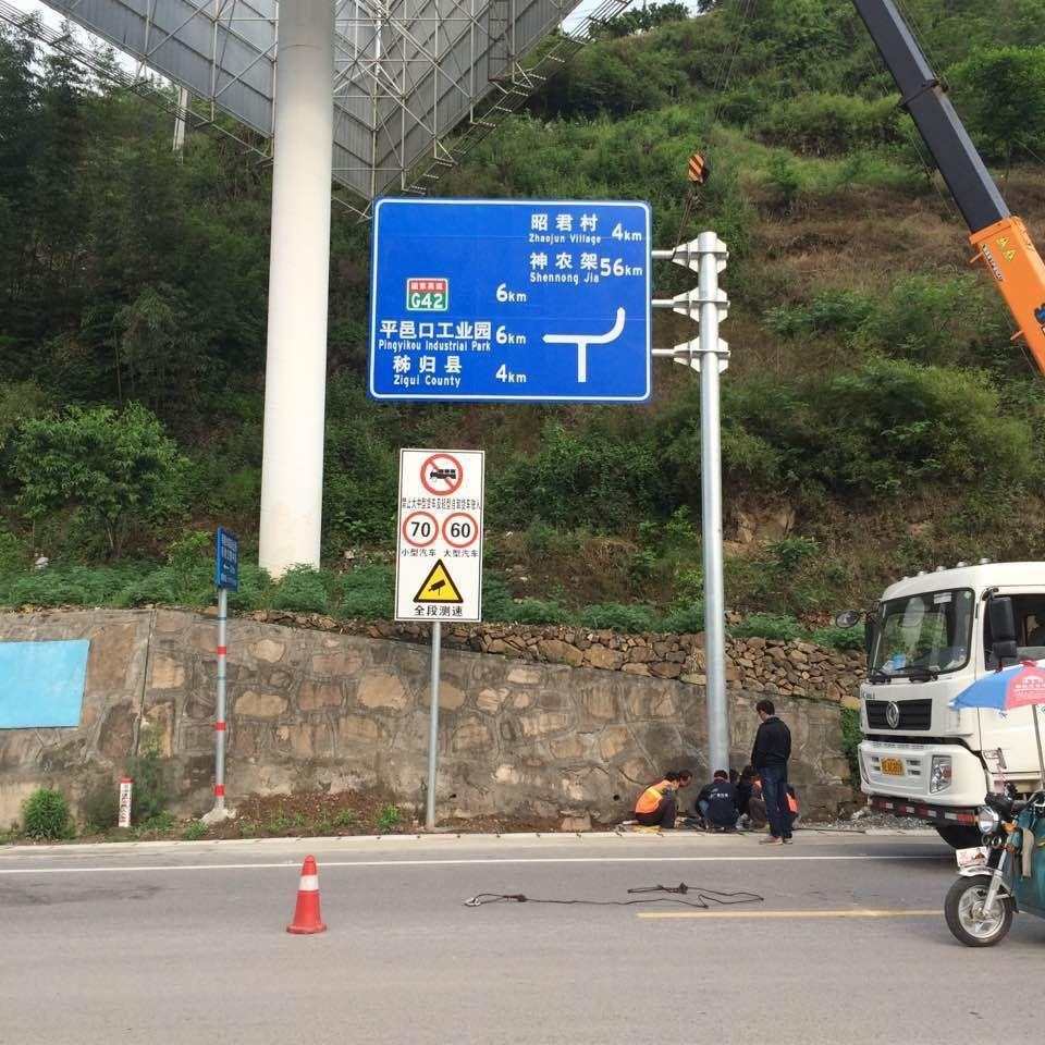 姜堰交通标志牌立杆 道路指示牌 高速公路指路标识牌 交通标志牌立杆图片