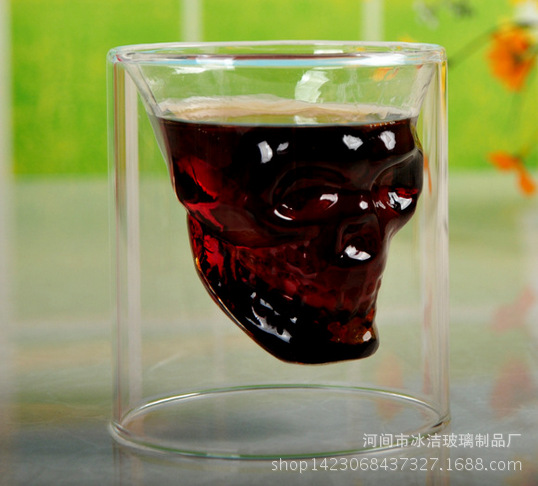 厂家批发创意骷髅头啤酒杯 禁锢海盗头骨杯耐高温双层玻璃酒杯图片