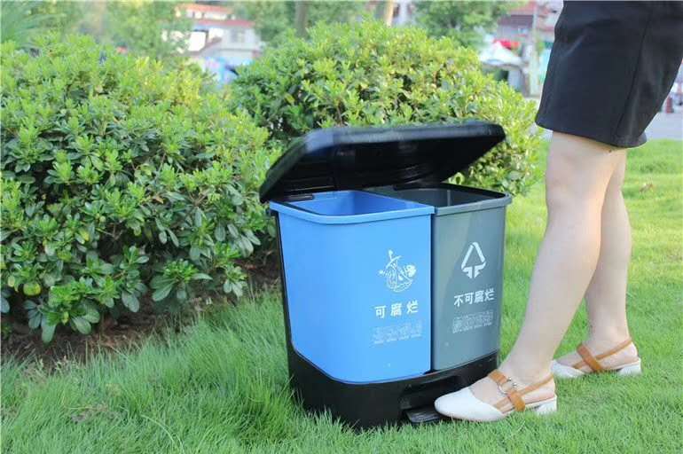 荔波县120L加厚上挂车塑料垃圾桶新料新标分类环卫垃圾桶厂家报价