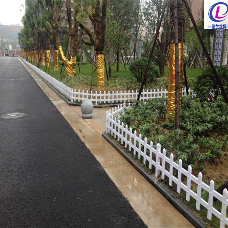 德兰现货PVC草坪护栏 小区花园草坪PVC护栏 0.5米高白色草坪隔离型栅栏