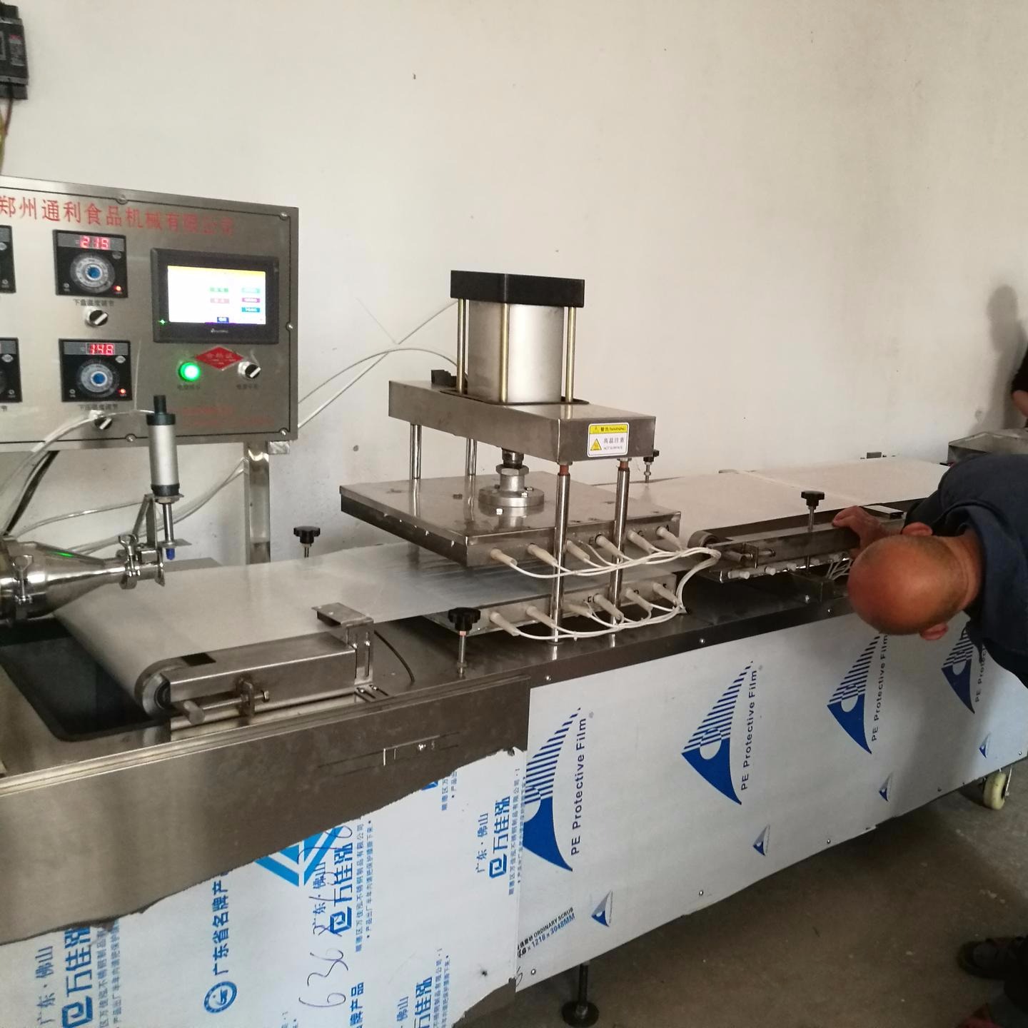 安徽烙馍机 带烤箱烙馍机器 全自动烙饼机器 450型水烙馍机厂家