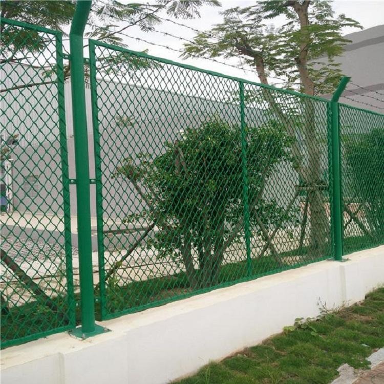 围墙护栏网 德兰钢板冲压围墙护栏网 厂区围栏网