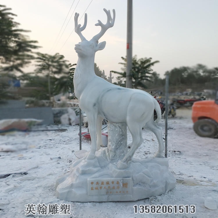 英翰雕塑供应天然汉白玉石雕鹿雕刻 长颈鹿雕塑 各种园林石雕 石材产品 景观园林雕塑图片