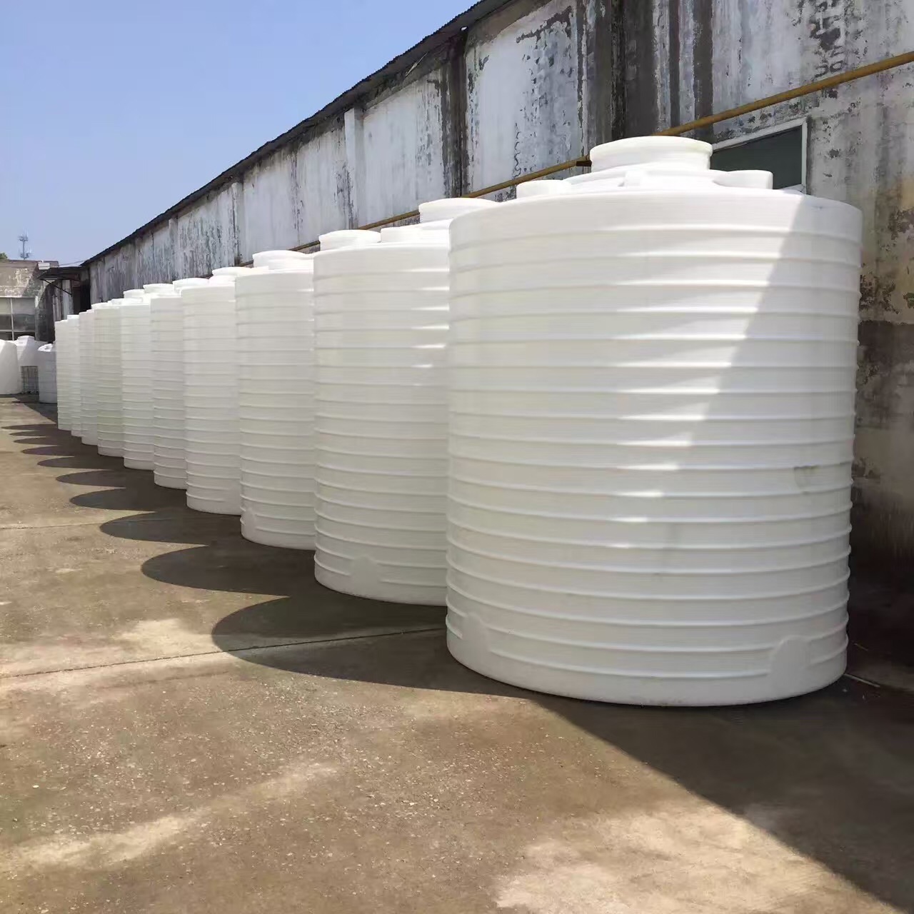 江西5吨原液储存桶 雅格牌生产厂家塑料储罐图片