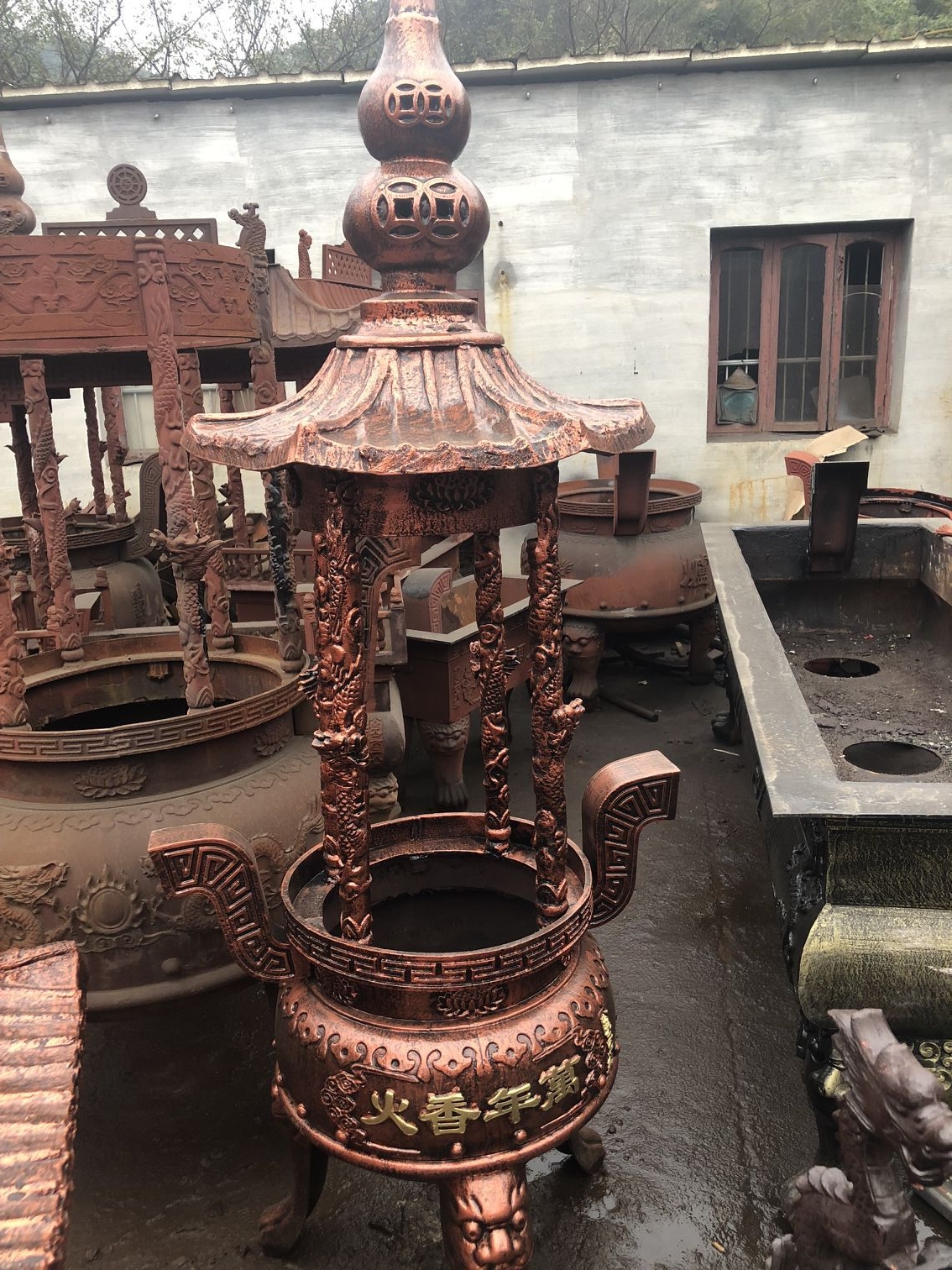 香炉 本厂专业铸造道观铸铜圆形香炉 寺庙圆形香炉 圆形四龙柱香炉