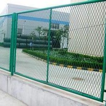 钢板网护栏网 钢板网框架围栏网斜孔钢板网围栏网生产厂家武汉龙泰百川