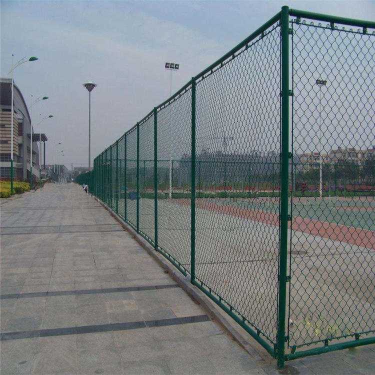 福嘉篮球运动场围栏 足球场围网 体育运动场围网厂家图片