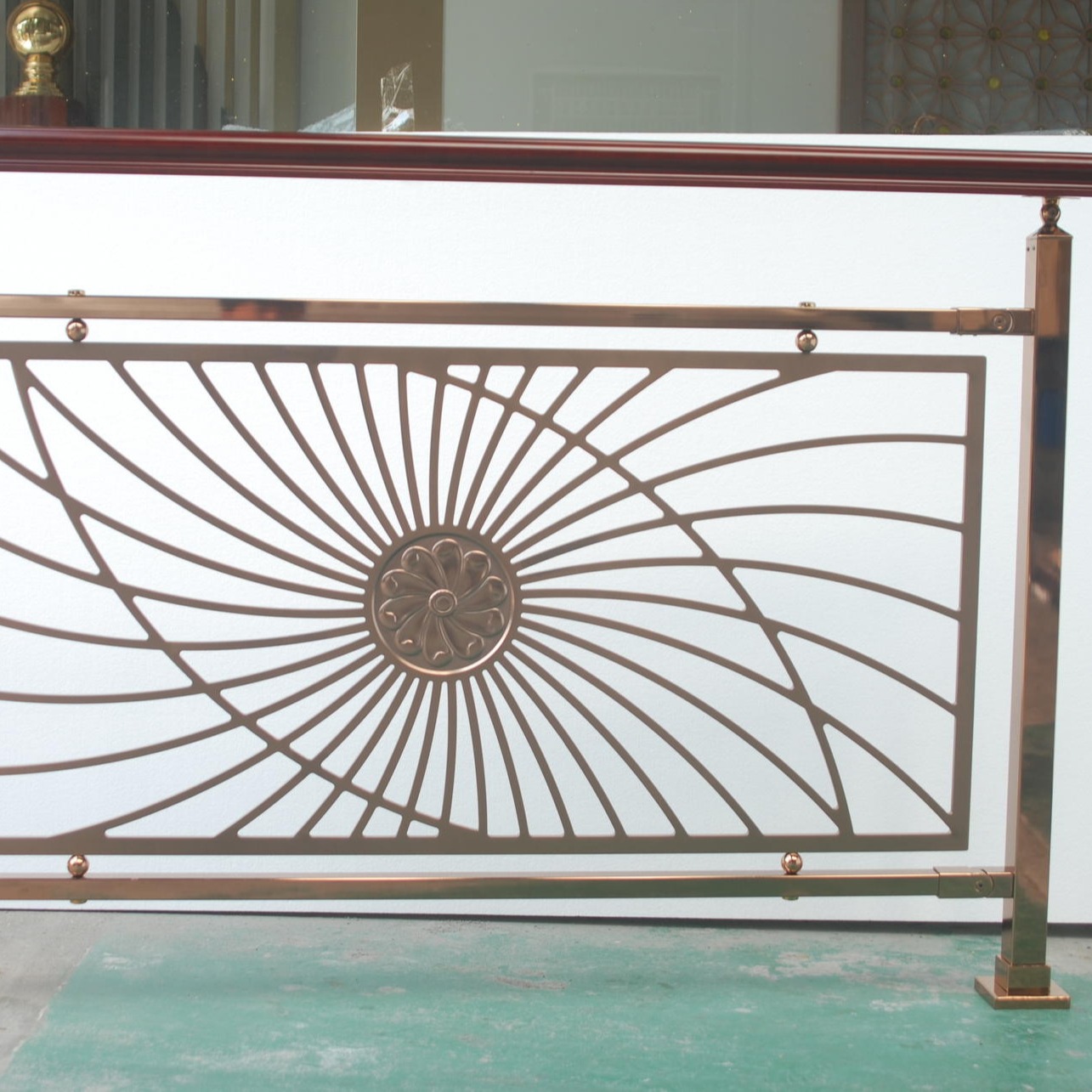 众钰 直形护栏弧形铜楼梯平台铜护栏款式 铜护栏厂家上门测量安装