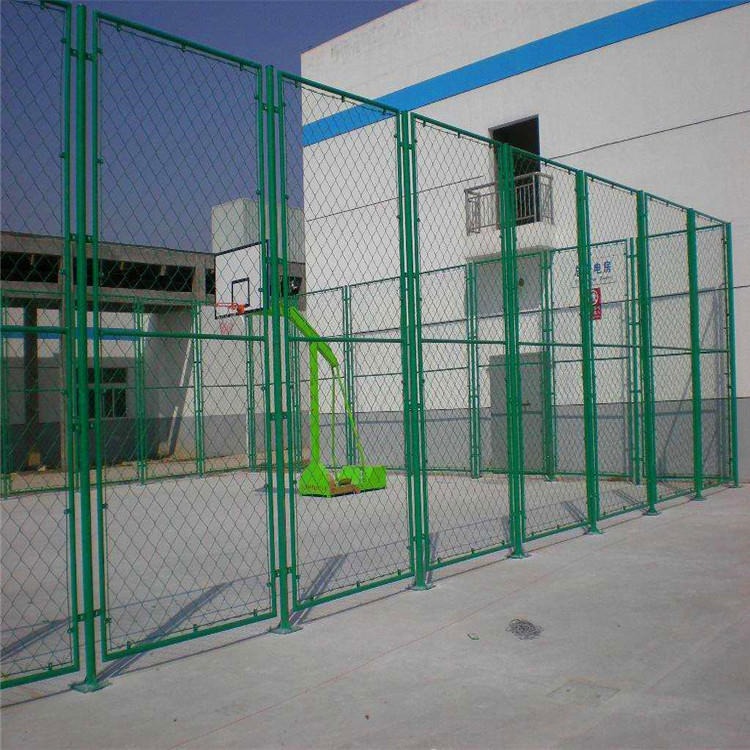 太原工厂厂区篮球场围网   迅鹰生产镀锌丝网球场围网   菱形孔排球场围网