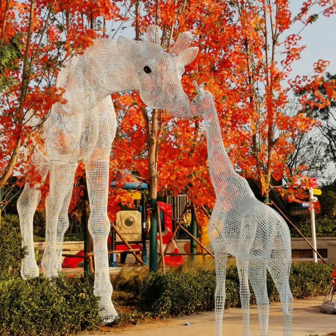 不锈钢镂空长颈鹿雕塑   切面长颈鹿雕塑  不锈钢雕塑长颈鹿厂家  永景园林雕塑