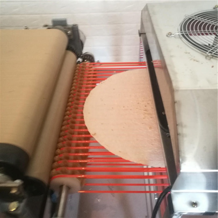 烙馍机生产车间 全自动单饼机 TL450型烤鸭饼机 电动筋饼机 大型烙饼机 万年红机械