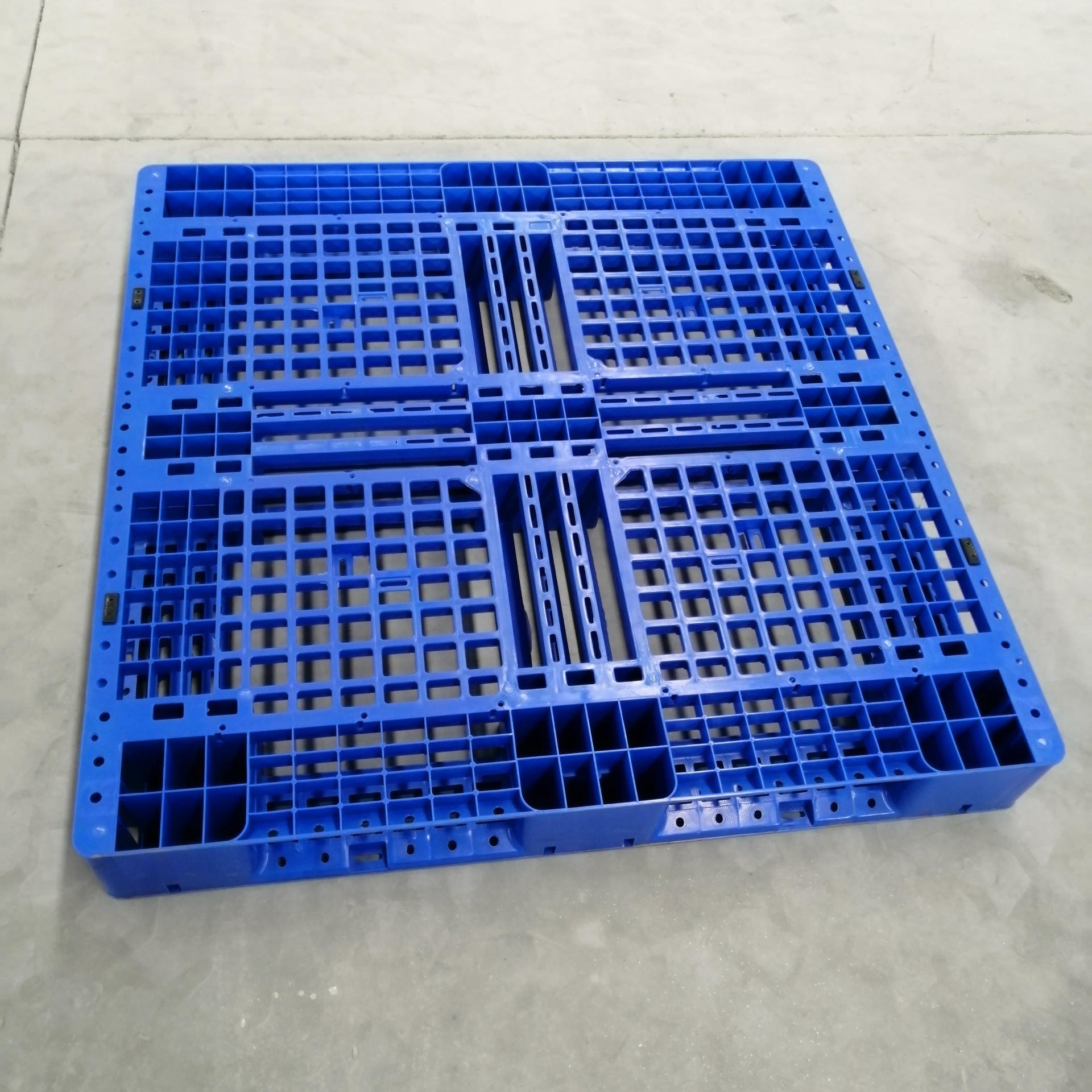 武汉生产塑胶卡板 厂家销售1111田字网格托盘仓库专用塑料垫板塑料托盘