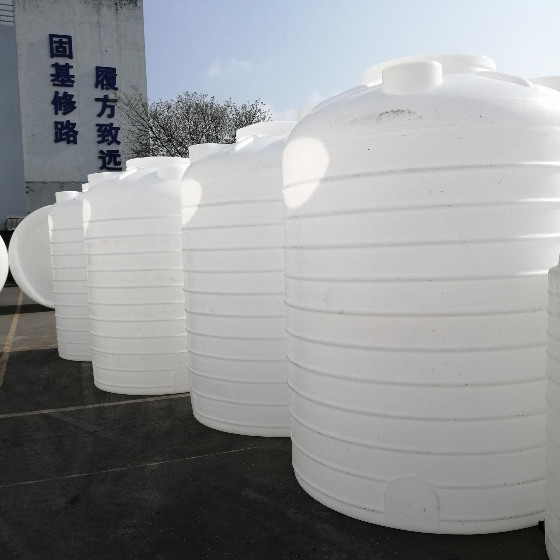 5吨塑料桶水箱厂家 家用果园浇灌蓄水塑胶桶子 立式平底圆形罐子加厚耐用耐磨定制