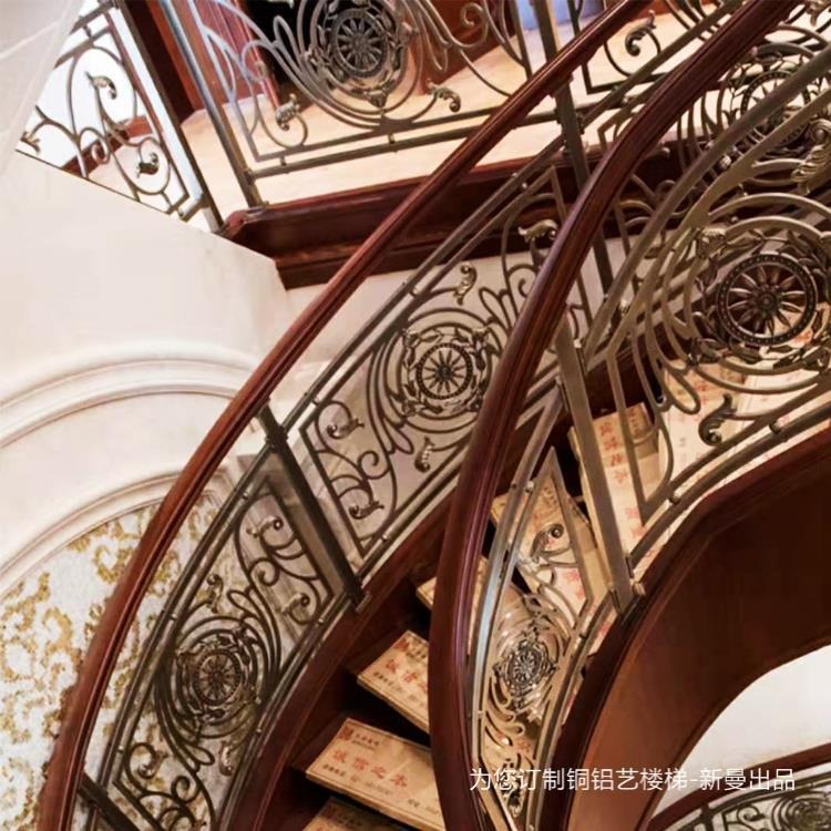 开原别墅欧式铜艺楼梯护栏价格 艺术铜艺楼梯扶手设计