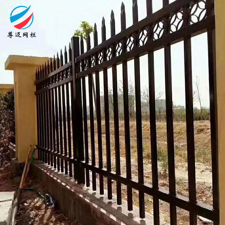 铁艺隔离围栏 欧式别墅工地防护栏 蓝白围墙栅栏厂家  组装简单
