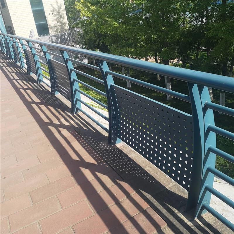 304桥梁两侧灯光护栏定制加工 道路两侧防撞护栏 钢板立柱 桥梁护栏