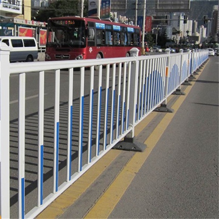 厂家直销锌钢道路护栏交通公路防撞栅栏马路市政隔离护栏可定制