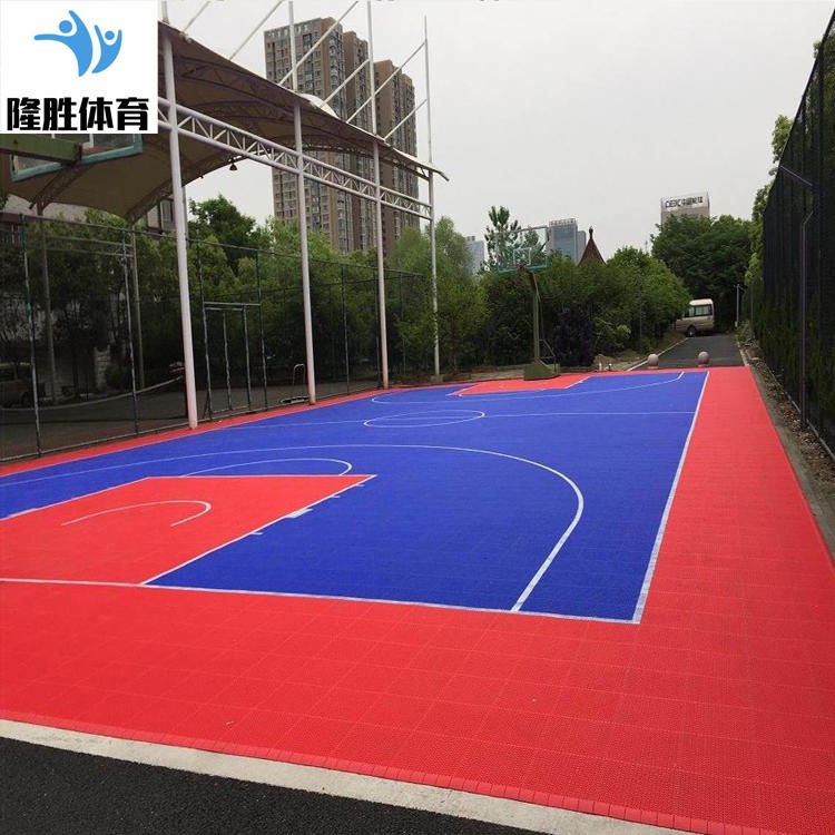 悬浮式拼装地板 悬浮式拼装地板 隆胜体育 篮球场中式悬浮拼装地板图片