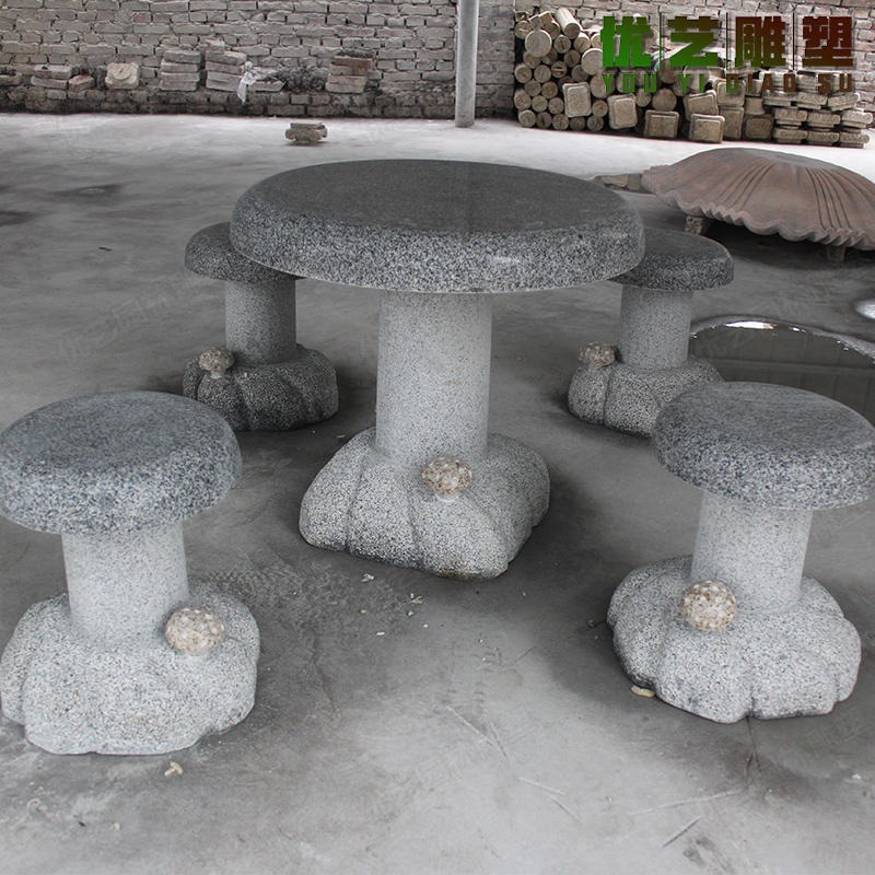优艺雕塑 卡通蘑菇造型公园石桌石凳 批量定制直销花岗岩雕刻庭院摆放儿童游乐石材坐凳