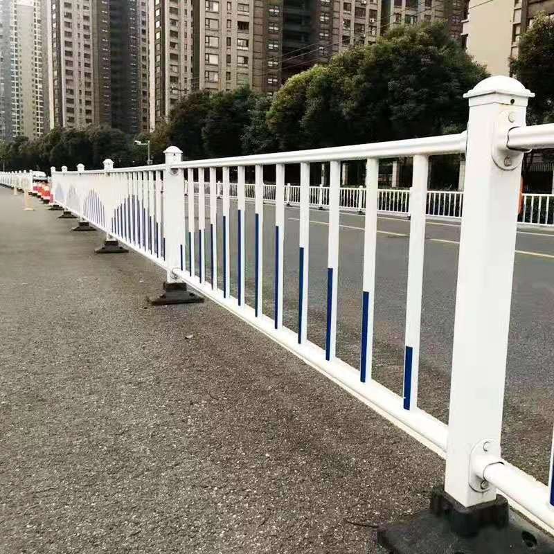 道路交通隔离防护栏 城市道路护栏 黄金色道路护栏 厂家定制 方元浩宇