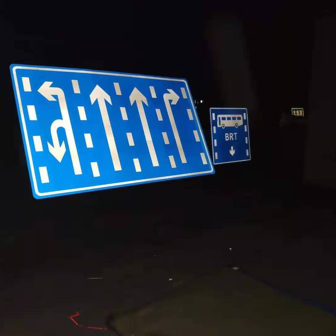 双鸭山单柱式交通标志杆 公路标牌制作 道路指示牌立柱