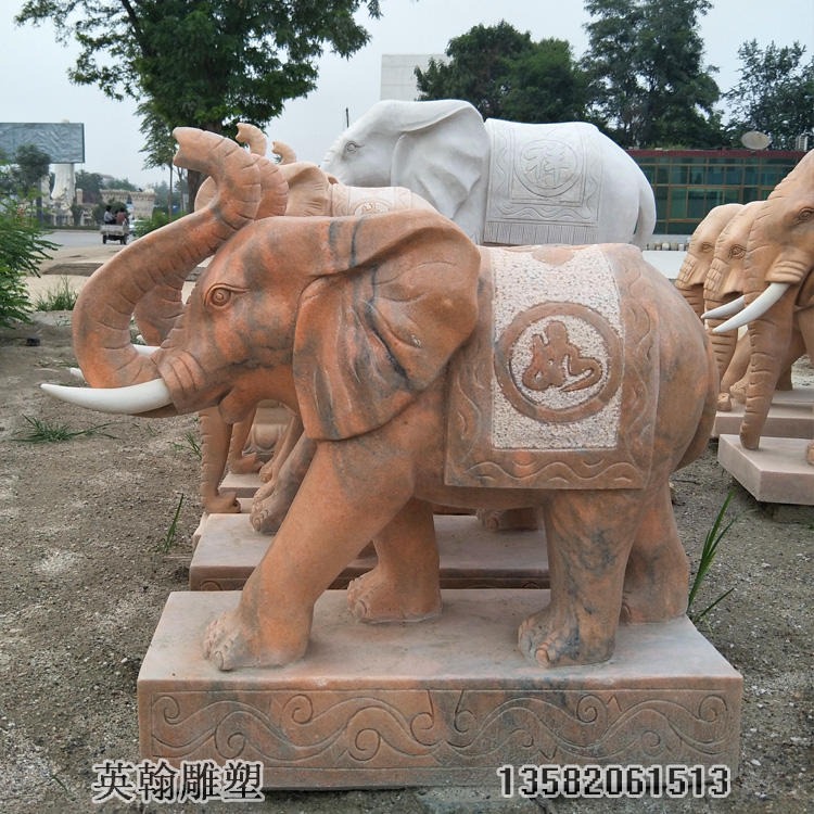 英翰雕塑供应晚霞红石雕大象 酒店门口摆放的母子象 鼻子向上卷雕刻汉白玉看门石象图片