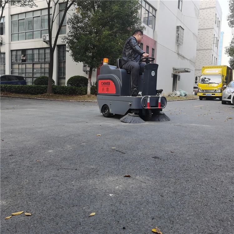 物业保洁驾驶式扫地车 小型电动清扫车 长淮S1300图片