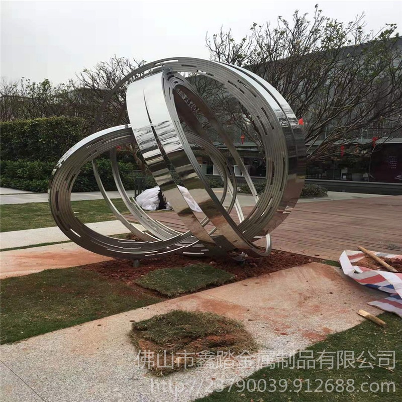 江西小区花坛 镜面不锈钢圆环雕塑安装实物效果图