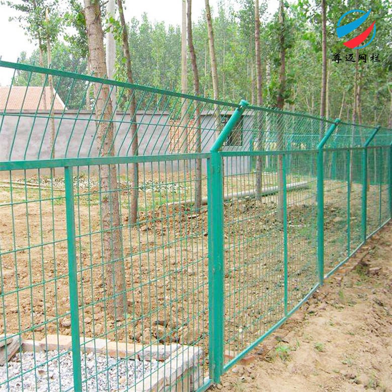 尊迈框架围栏网 浸塑厂房框架护栏网 圈地网绿色护栏网厂家 框架围栏网