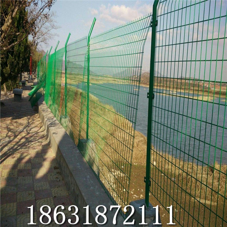 龙润双边丝护栏网边框围栏 养殖铁丝护栏网鱼塘防护围栏 厂家直销