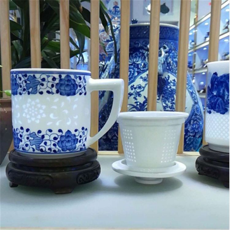 手绘青花玲珑陶瓷茶杯 陶瓷茶具手绘青花 亮丽陶瓷
