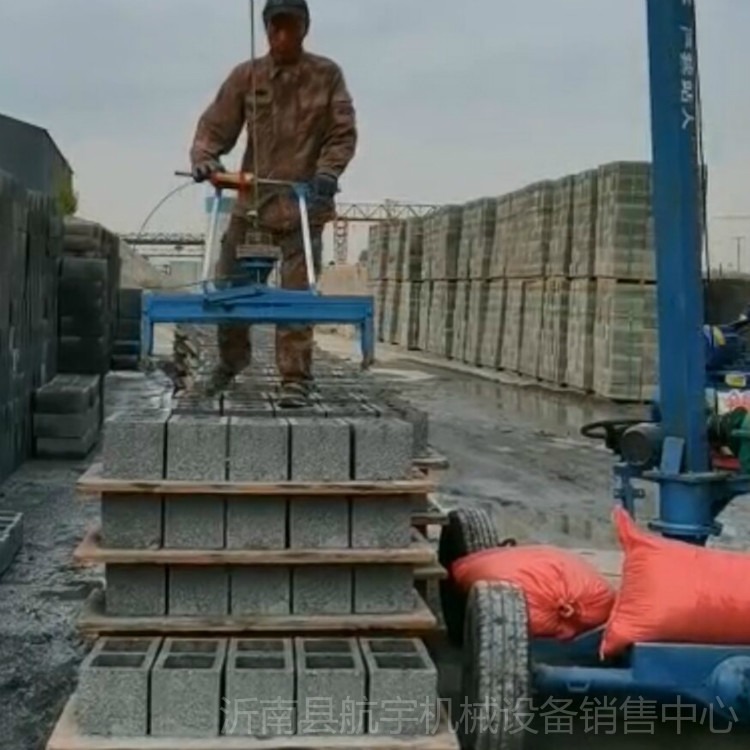 水泥砖夹砖机 航宇砖厂用夹砖机 免烧砖码垛机