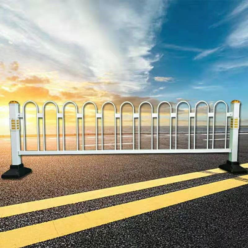 雄沃锌钢护栏交通护栏 路中间城市隔离护栏 广告牌道路护栏厂家现货图片