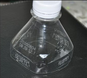 饮料瓶激光打码机生产厂家，食品袋（罐、瓶）激光打码机编码日期示例图2