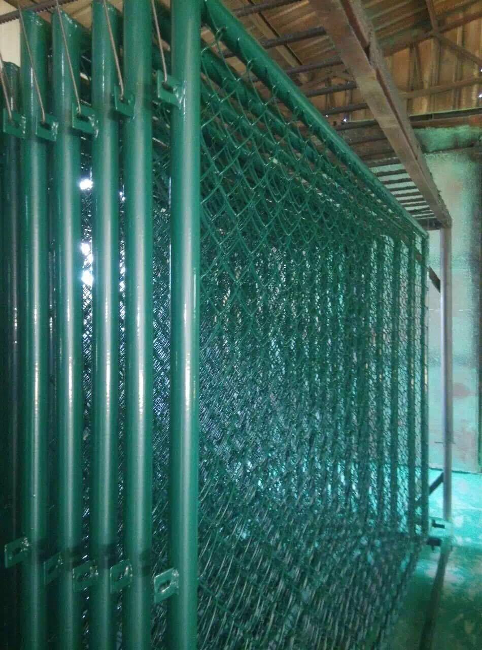 厂家直销低碳钢丝球场护栏网 体育场勾花护栏网防撞围网产地货源示例图2